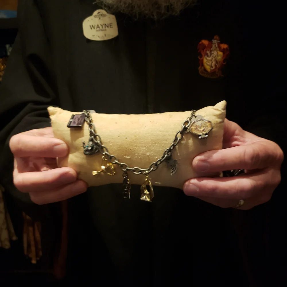 NWT! HARRY POTTER Dumbledore Seven (7) Horcrux Charm Bracelet Universal Studios